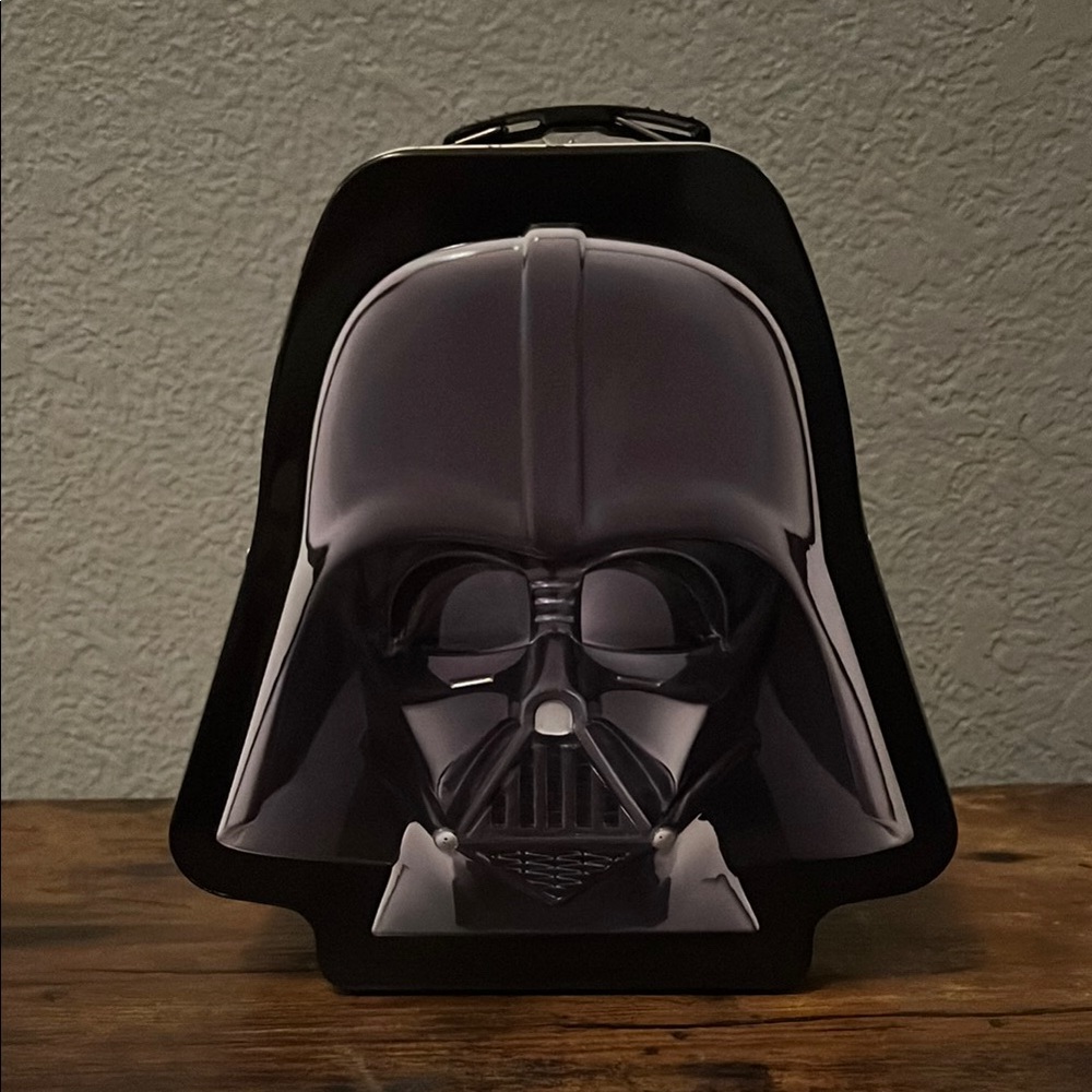 Darth Vader / Star Wars Metal case with handle and clip